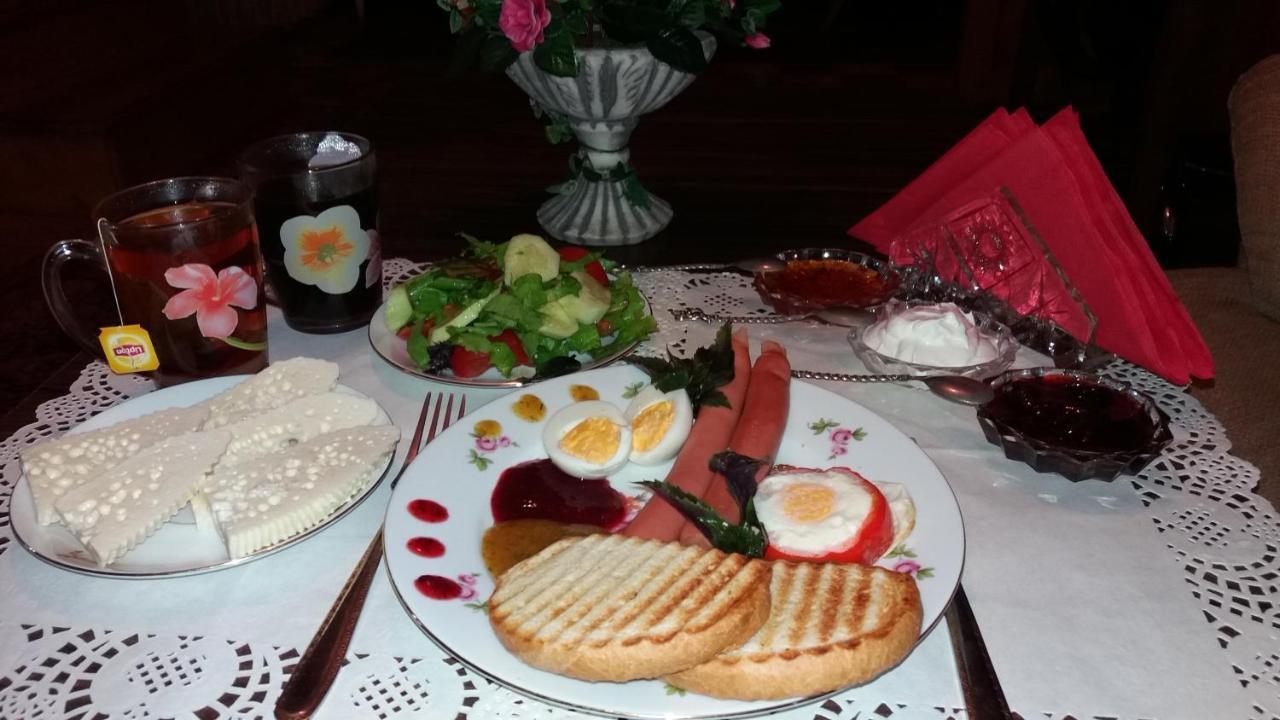 Guest House T&N Кутаиси Екстериор снимка