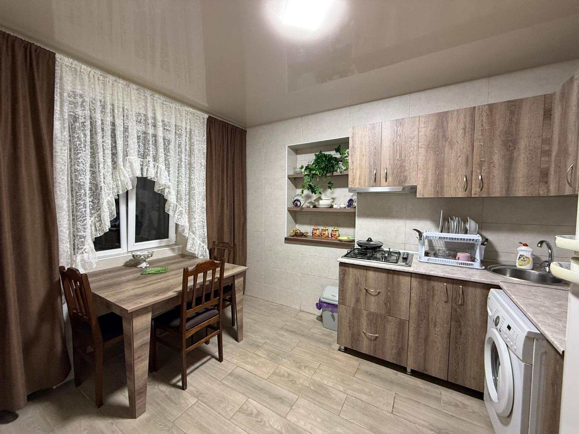 Guest House T&N Кутаиси Екстериор снимка