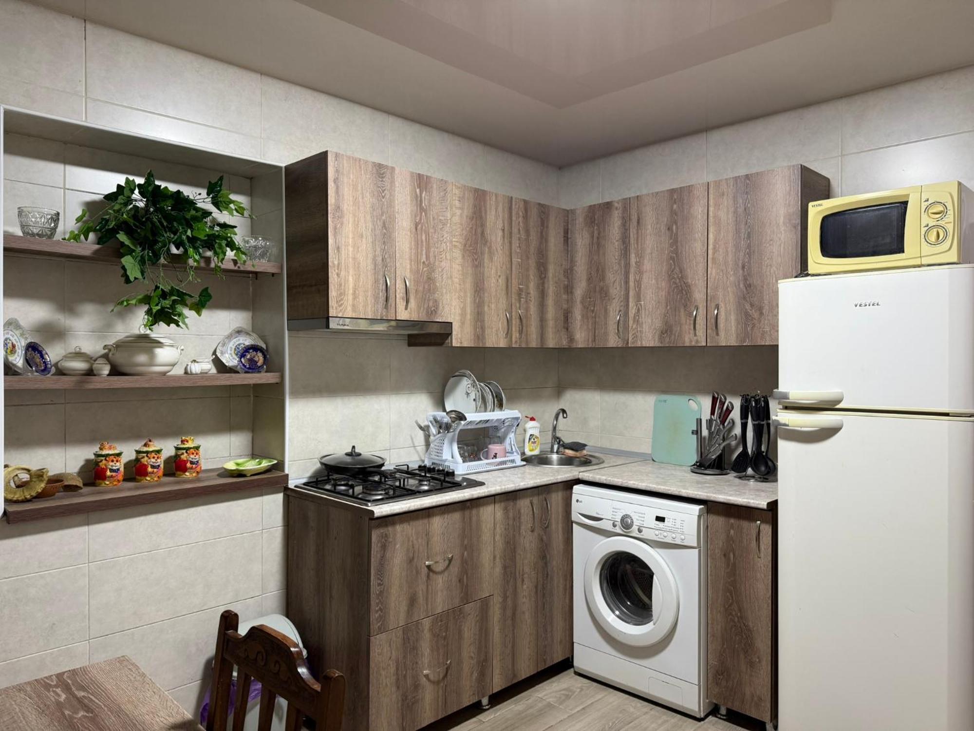 Guest House T&N Кутаиси Екстериор снимка