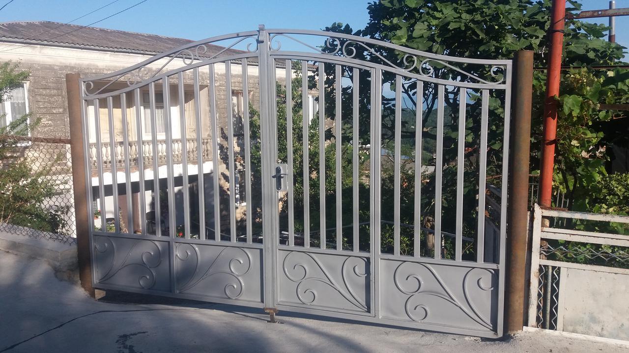Guest House T&N Кутаиси Екстериор снимка