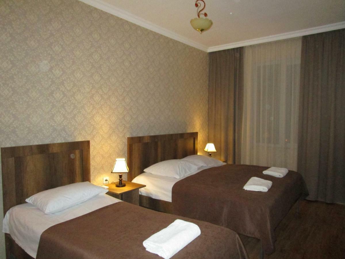 Guest House T&N Кутаиси Екстериор снимка