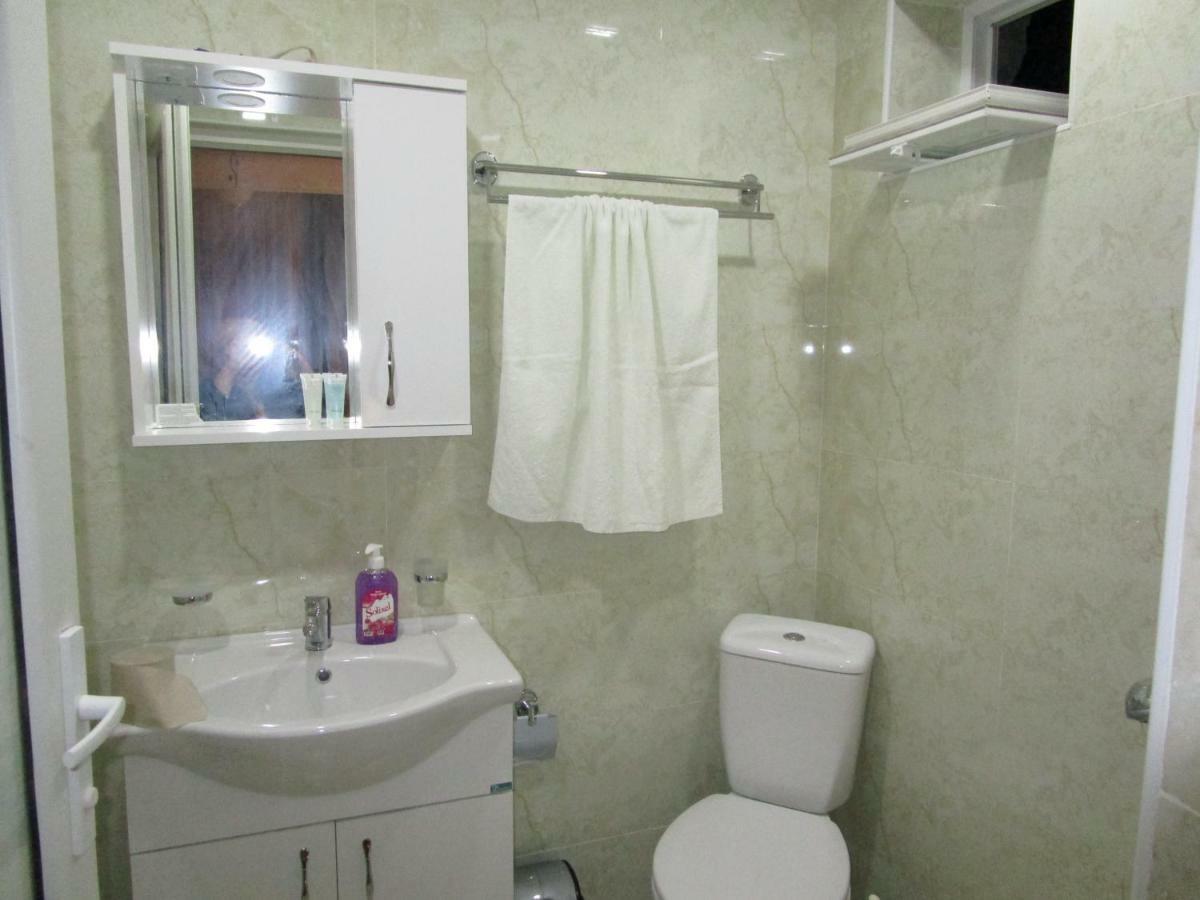 Guest House T&N Кутаиси Екстериор снимка