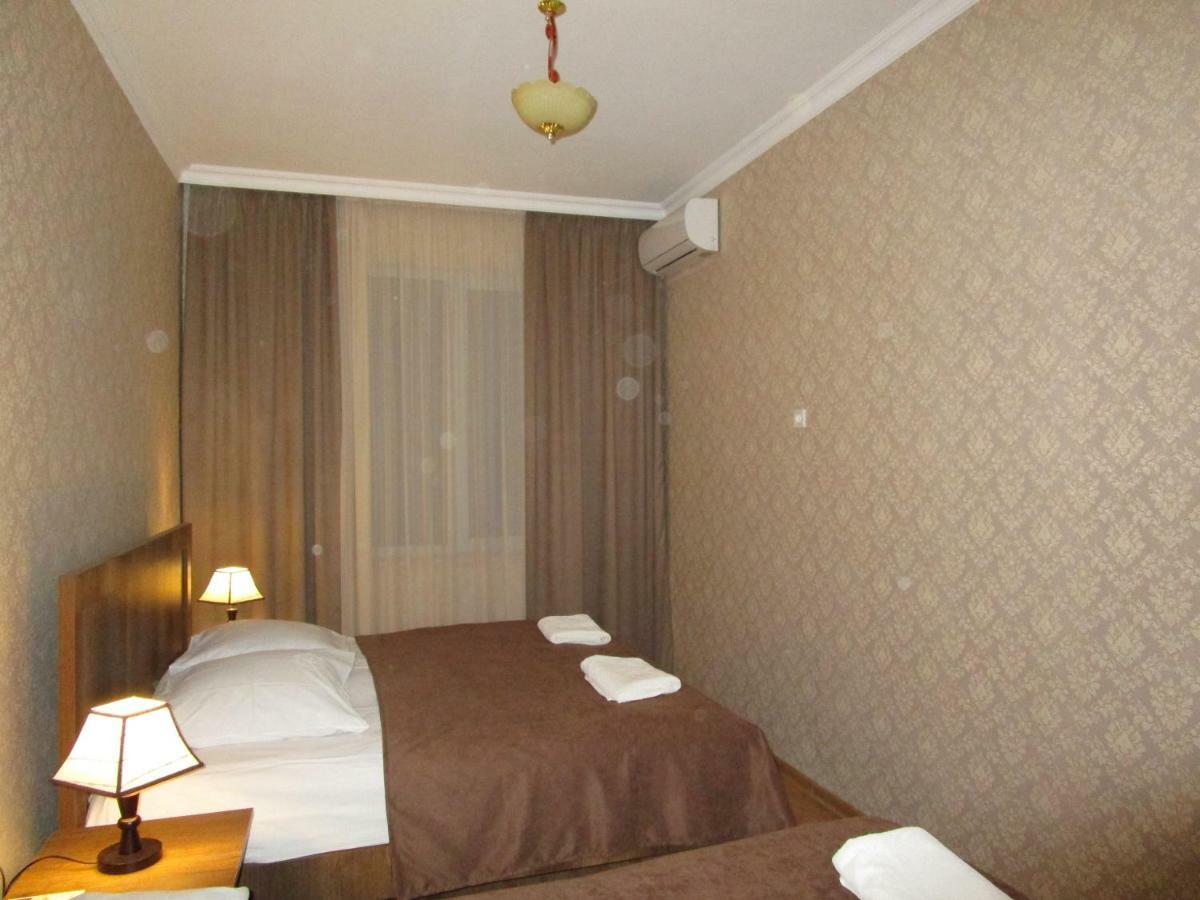Guest House T&N Кутаиси Екстериор снимка