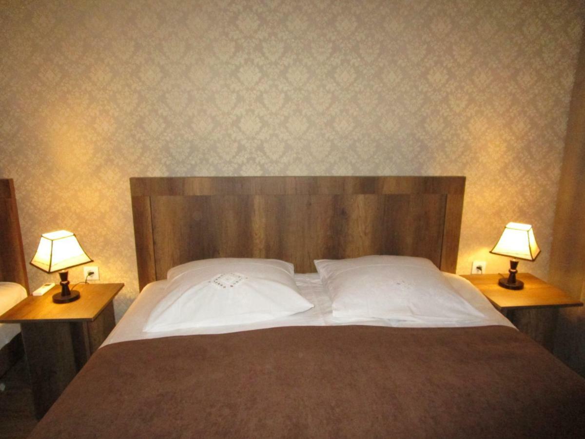 Guest House T&N Кутаиси Екстериор снимка